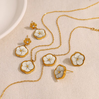 Parure de Bijoux en Acier Inoxydable Plaqué Or 18K avec Clous d'Oreilles Fleur en Coquillage Naturel Sculpté, Bracelet Breloque, Bague et Collier Pendentif