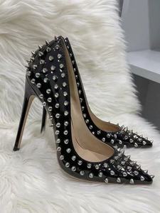 Scarpe da Donna in Pelle Verniciata Nera <span class=keywords><strong>con</strong></span> <span class=keywords><strong>Borchie</strong></span> Argento, <span class=keywords><strong>Tacco</strong></span> a Spillo, Punta Affusolata, Suola in PU, Taglie Grandi, Vendita Diretta dalla Fabbrica - Product Image 4