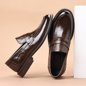 Nouvelles chaussures en cuir véritable pour homme, style business casual - mocassins vintage avec semelle en bois massif - chaussures pour homme - Product Image 1