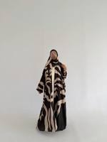 Abaya ouverte Hafizah noire et beige à imprimé abstrait avec hijab assorti pour l'Aïd, le Ramadan et les tenues décontractées