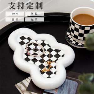 Bandeja de Cerámica Personalizada con Forma Irregular y Patrón de Tablero de Ajedrez de 25 cm, Plato Decorativo para Café y Té de Hotel DP1371B-9.5 - Product Image 3