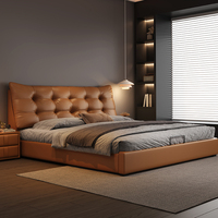 Lit king size en bois de pin, style moderne, luxueux et confortable, avec cadre capitonné en cuir et sommier tapissier moelleux pour chambre à coucher