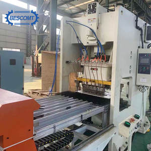 Halbautomatische Flaschenverschlussmaschine für Spirituosenflaschen mit 2 Jahren Garantie – Mechanische Glas-, Aluminium- und Holzverschlussmaschine - Product Image 5