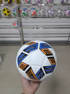 Pallone da <span class=keywords><strong>Calcio</strong></span> VTU 2026 Termosaldato a 20 Pannelli per Allenamento di Club e Partite di Lega, Misura 5, Tutte le Condizioni - Product Image 4