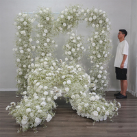 Realistiche witte kunstmatige roos en baby's breath bloemen achtergrondset voor hotel, bruiloft, Valentijnsdag en evenementendecoratie