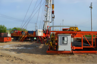 Machine d'opération intelligente de réparation mineure de puits de pétrole de vente directe d'usine de la Chine avec PLC 1 an de garantie modèle XJNC-70/35