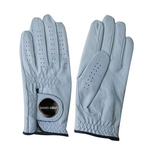 Guante de Golf Blanco de Piel de Cabretta con Marcador de Pelota con Logotipo Personalizado - Product Image 3