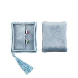 Nuevo Lanzamiento de Producto: Joyero Simple y Lujoso, Portátil, Pequeño, con Borlas, de Terciopelo - Product Image 5