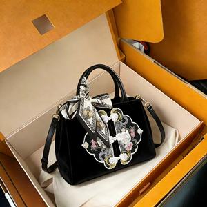 Sac fourre-tout de luxe pour femme, collection automne 2026, style Mahjong, idéal pour les voyages - Product Image 2