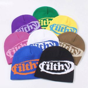 Bonnet d'hiver unisexe personnalisé en gros avec motif lettre brodé à la main, tricot jacquard en tissu courant pour adultes - Product Image 1