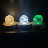 Support de Présentation en Bois Rond pour Boule de Cristal avec Socle LED USB et Lumière Nocturne Intégrée – Vente en Gros
