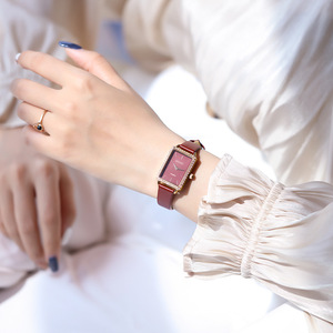 Reloj de Pulsera Cuadrado Compacto y Elegante para Mujer, con Correa de Cuero, Resistente al Agua, de Cuarzo - Product Image 6