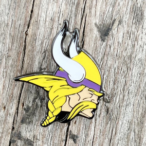 Pins de revers <span class=keywords><strong>NFL</strong></span> – Métal moulé sous pression avec thème Amour et design lettres, forme personnalisée pour anniversaire - Product Image 6
