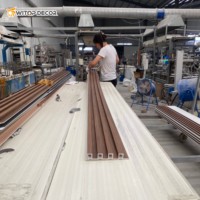 Panneaux faciles à installer en PVC effet bois pour mur, revêtement de couleur, grain de bois PVC 3D, panneaux muraux WPC pour décoration