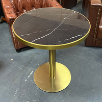En stock table de café prêt à expédier table de salle à manger ronde de restaurant avec plateau en marbre noir en acier inoxydable doré de bonne qualité