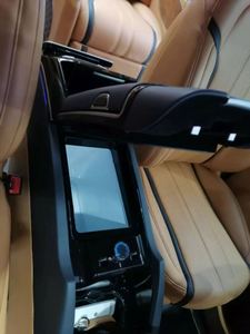 משענת יד מרכזית לרכב מרצדס בנץ ויטו, חומר עור, מטען USB, עיצוב מסתובב, אוורור - Product Image 2