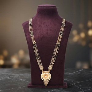 Colgante de Mangalsutra tradicional chapado en oro, joyería india con cuentas negras, Material principal de latón, Mangalsutra de latón elegante - Product Image 1