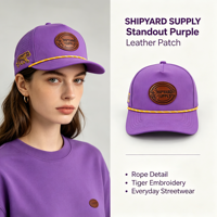 Casquette de baseball respirante perforée violette avec patch en cuir personnalisé, accent en corde tressée jaune et broderie latérale motif tigre