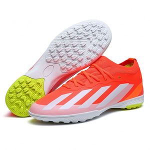 Botas de fútbol FG/TF al por mayor OEM/ODM para adultos y jóvenes, con opciones antideslizantes, ligeras y transpirables de tejido. - Product Image 4