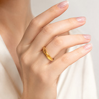 Bague Tournante Dina Tendance en Treillis Facetté 3D, Style Neutre, en Acier Inoxydable, Luxe Léger, Bande Simple, Bijou de Doigt Atmosphérique