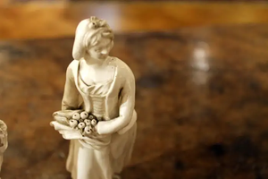 Estatua de <span class=keywords><strong>porcelana</strong></span> esmaltada blanca <span class=keywords><strong>Capodimonte</strong></span> del siglo XVIII figuritas masculinas y femeninas - Product Image 5