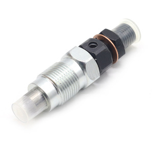 Inyector de Combustible 16001-53000 para Tractores Kubota D755, Pieza de Acero al Carbono - Product Image 1