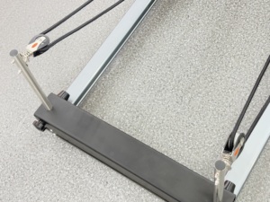 เครื่องออกกำลังกายแบบพกพาอเนกประสงค์รุ่นใหม่สำหรับใช้ในบ้าน  แบบดึงออกได้ ทำจากอะลูมิเนียม สำหรับพิลาทิส รีฟอร์เมอร์ - Product Image 4