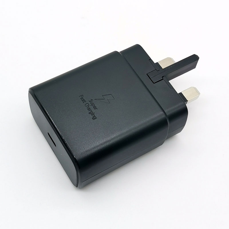 Cargador negro de 45W
