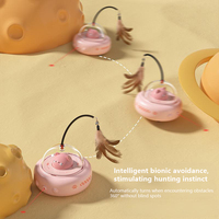 Jouets pour animaux de compagnie intelligents alimentés par USB, jouet interactif pour chat au laser et à plumes à rotation automatique, accessoires modernes pour animaux de compagnie pour chats d'intérieur/