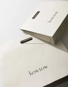 Empaque de papel Kraft elegante Mango de troquelado Logotipo personalizado Laminación de papel revestido impreso Estampado en caliente digital Manejo de impresión - Product Image 2