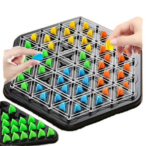 Juego de mesa familiar interactivo Cadena Geometría Triángulo Ajedrez Rompecabezas Banda de goma Disco Juguetes de plástico para niños para desarrollar el pensamiento - Product Image 6