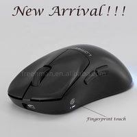 Mouse Gaming Nirkabel 2.4GHz Tri-Mode RGB Sensor PAW3395 Tipe-C Isi Ulang Ergonomis Logo Kustom Produsen OEM ODM