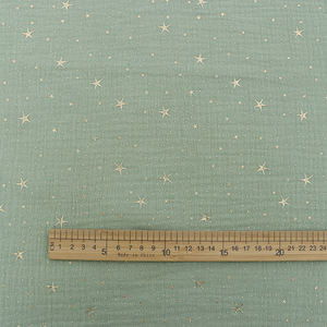 उच्च गुणवत्ता वाली कंघी 100% जैविक कपास डबल गेज 3 डी रबर पन्नी स्टार प्रिंट मस्लिन कपड़े के लिए पीले सोना स्लाइवर - Product Image 5