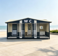 Toilettes publiques portables en panneaux sandwich durables et écologiques, toit en pignon, façade décorative, installation facile pour projets extérieurs