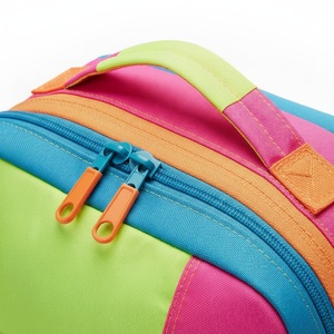 Sac de sport Pickleball Random-Scrap pour 2 raquettes avec compartiment ventilé pour chaussures, coupes de tissu variées, logo personnalisé, vente en gros - Product Image 4