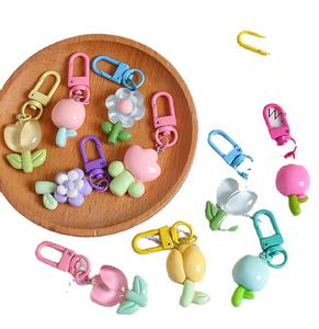 Lindo llavero de metal con forma de tulipán de resina de PVC de dibujos animados, colgante para bolso con girasol, flores de colores variados, bolsa de plástico para auriculares - Product Image 1