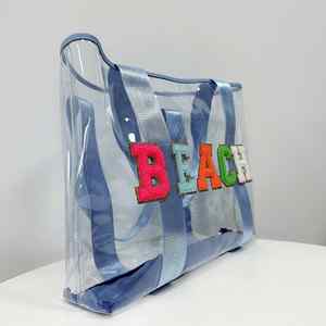 Bolsa de Mano de PVC Transparente Reutilizable Azul Personalizada de Alta Calidad con Letras Coloridas para Viajes a la Playa y Compras - Product Image 3