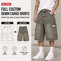 Shorts cargo en jean personnalisés, délavage vintage, ourlet brut, multi-poches, coupe ample, jorts, marque privée, logo personnalisé pour jeunes hommes urbains