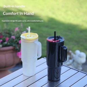 Gobelet en plastique de 40 oz avec poignée et paille, grande capacité, gobelet de voiture givré, tasse de voyage réutilisable, articles de boisson personnalisables avec logo, vente en gros - Product Image 1