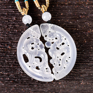 Un par de colgantes huecos de dragón y fénix hechos de ágata blanca de jaspe natural. Jade blanco como hielo, luz de luna, para parejas - Product Image 1