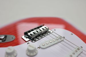 نموذج الغيتار الكهربائي الأحمر القشرة النمر-ST - Product Image 4