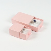 Kotak Perhiasan Kalung Anting Hari Valentine Ramah Lingkungan Bunga Awet yang Dapat Disesuaikan, Warna Pink Lucu, Logo Spons Daur Ulang, Emboss