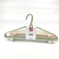 Vente en gros de cintres en métal enduits de PE durable pour armoire et blanchisserie