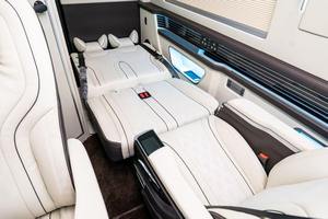 Conversion de MPV de luxe sur mesure, aménagement complet de l'intérieur avec sièges inclinables électriques, massage, ventilation, chauffage, kit d'éclairage ambiant - Product Image 2