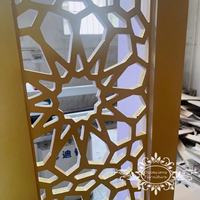 Magnifique arche de fond de scène de mariage en acrylique doré PVC pour la décoration d'événements de mariage en extérieur