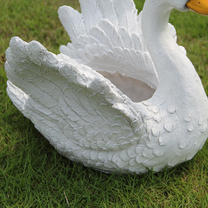 Scultura di Cigno Bianco e Nero in Resina Ornamento da Giardino Impermeabile Dipinto a Mano Decorazione per Vasi da Fiori da Esterno - Product Image 5