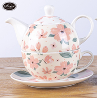 Fleur d'Europe personnalisée de luxe léger pour un ensemble de décalcomanies cadeau de vacances à la fraise théière et tasse en céramique avec soucoupe et cuillère cadeau