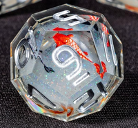 Dés polyédriques transparents en résine avec numérotation en argent sur le thème du poisson pour les jeux de divertissement