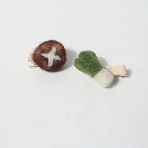 Petites pinces à cheveux en feutre mignonnes faites à la main pour enfants accessoires de cheveux simples et doux avec ruban de simulation de fruits et légumes en métal - Product Image 4