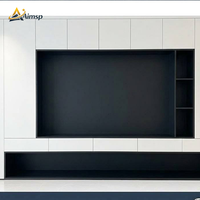 Meuble TV mural minimaliste haut de gamme noir mat avec portes sans poignées et tiroirs de rangement pour salon familial moderne